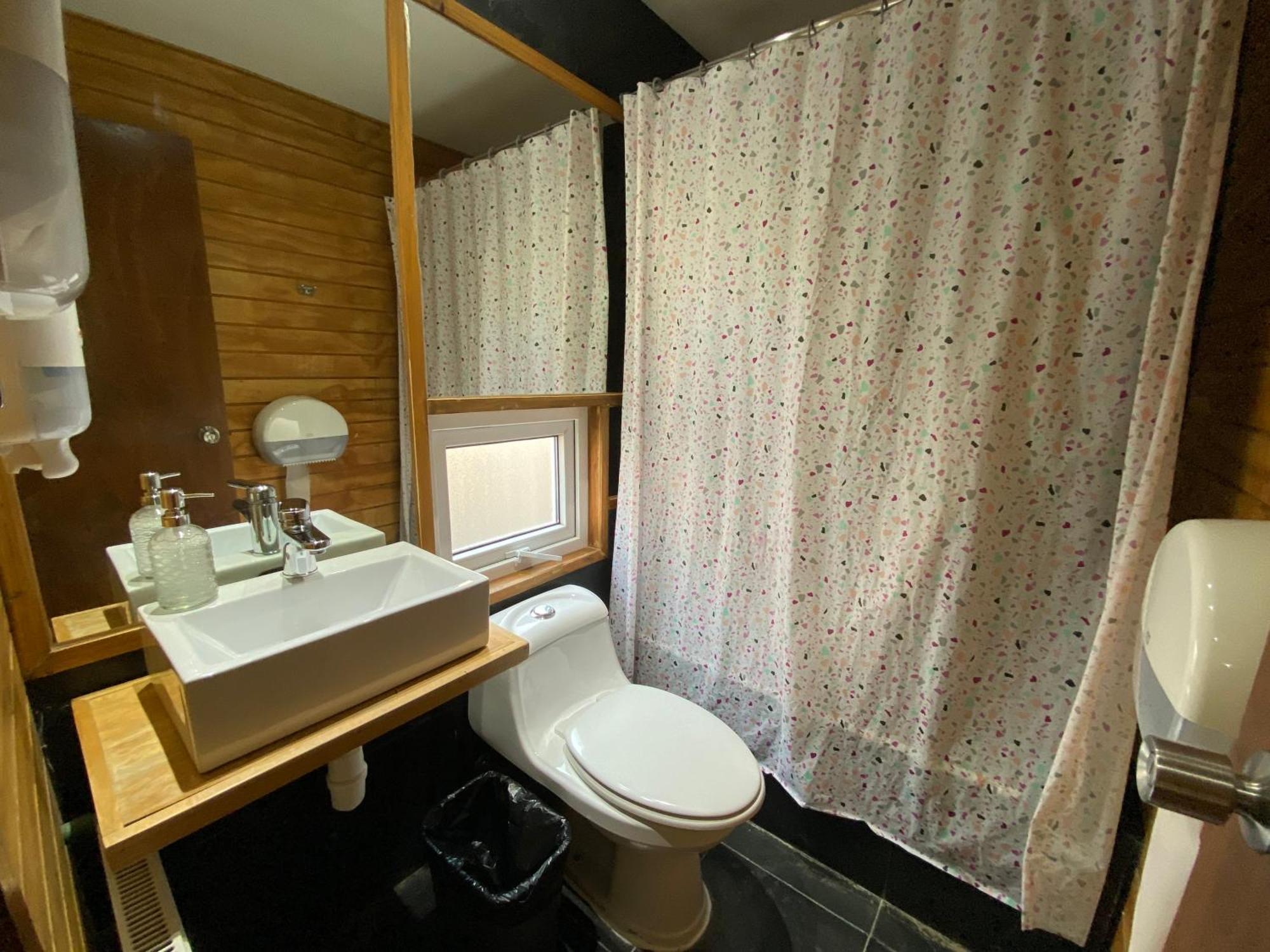 Almer Hostal Punta Arenas Exteriör bild